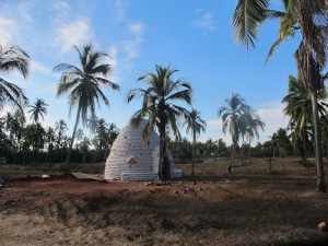 A house made of 'dirt bags'. Very cool & super clever!