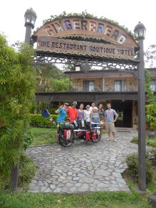 The next morning we met this cool crew - Hans, Kate, Kelly, Marie, Jason & Brandon - who were friends of the guys we met the day before - random!