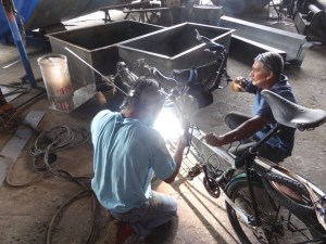 As a result, the pack rack cracked and we had to find an aluminium welder. thanks to our Bombero pals in Santiago, this was not a problem.