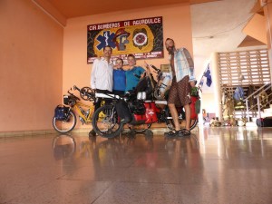 We spent the night camping together with the Bomberos of Aquadulce