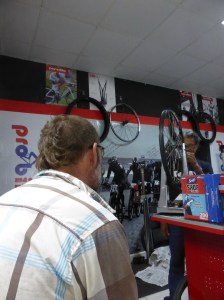 Then we met Carlos at Pro Cycles in Panama City who true our rear wheel again. Fingers crossed this one sticks!
