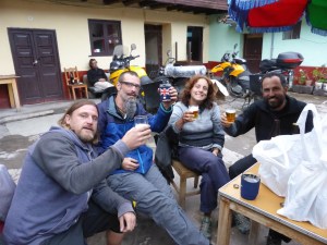 Happy New Years with British cycling crew Claire & Adam. Chcek out their blog https://bearsbanditsandbugs.wordpress.com/2014/12/30/quillabamba-to-cusco-via-some-old-ruins/