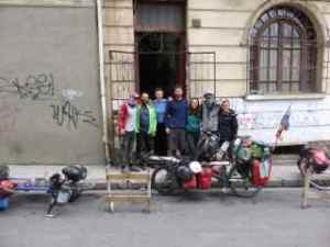 Leaving the Casa De Ciclista in La Paz.(L-R Em, Adam (aka Badger) Olga, Ben (Aussie be default), Tina (Aussie), Bren & Claire)
